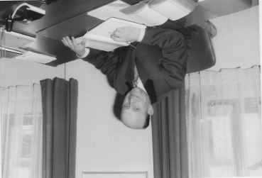 Nikolaus nach Wahl am Schreibtisch.JPG