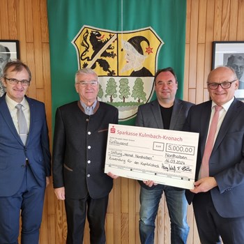 Schecküberreichung Stiftung